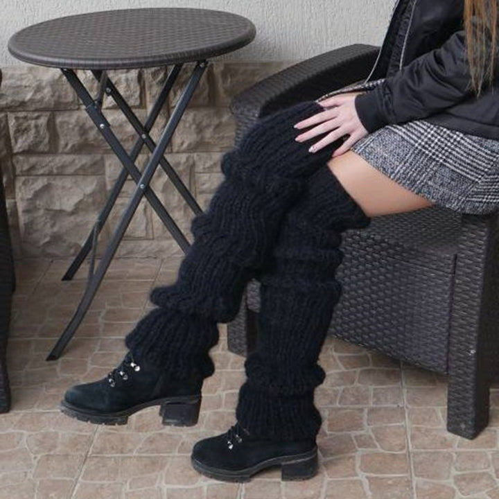 Lodne hvite legvarmere i slouchlook