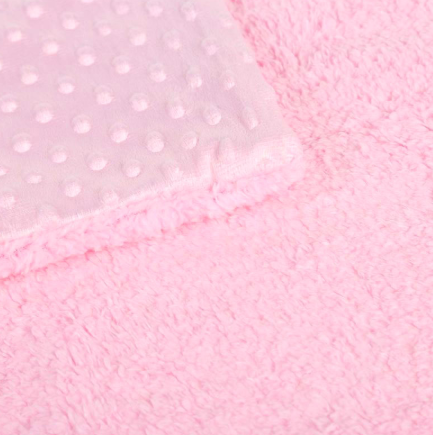 Prikkete babyteppe i myk fleece