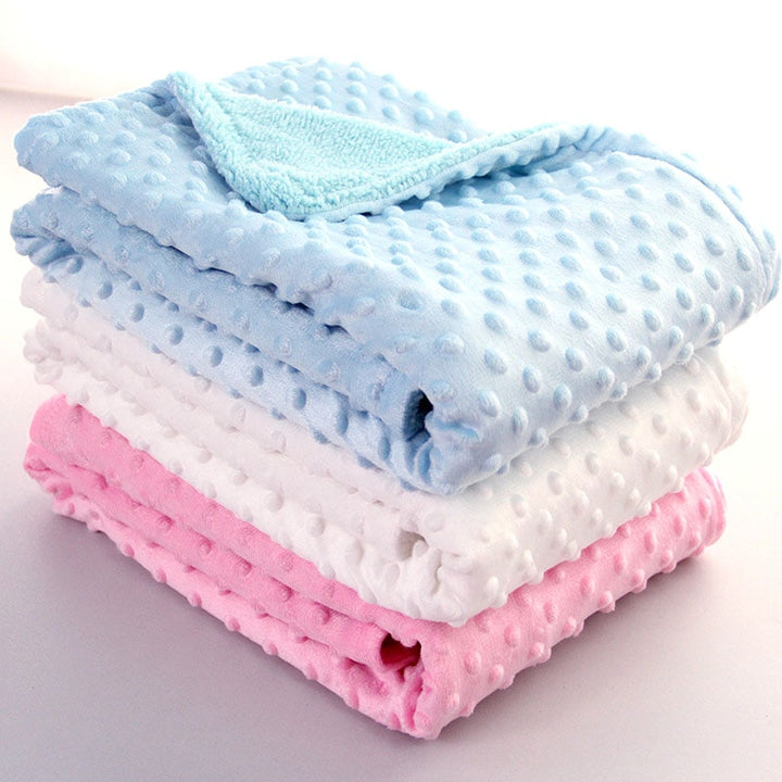 Prikkete babyteppe i myk fleece