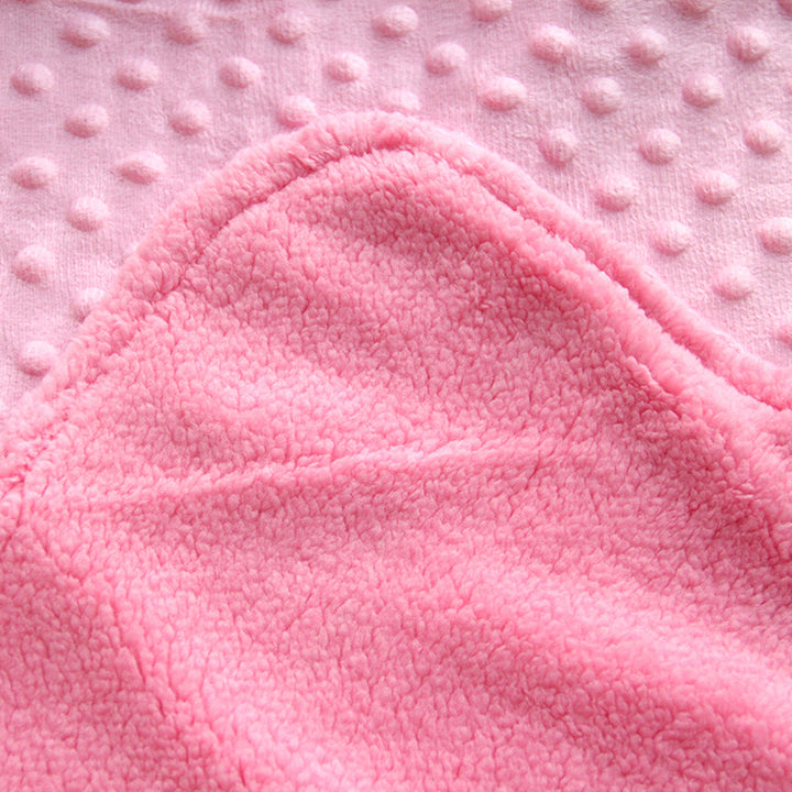 Prikkete babyteppe i myk fleece