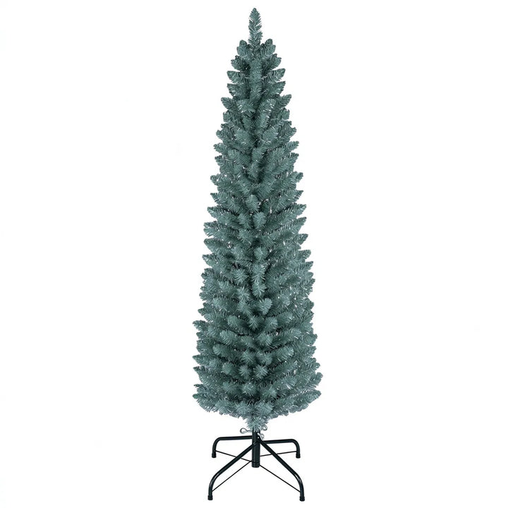 Lite og smalt juletre med frostede nåler