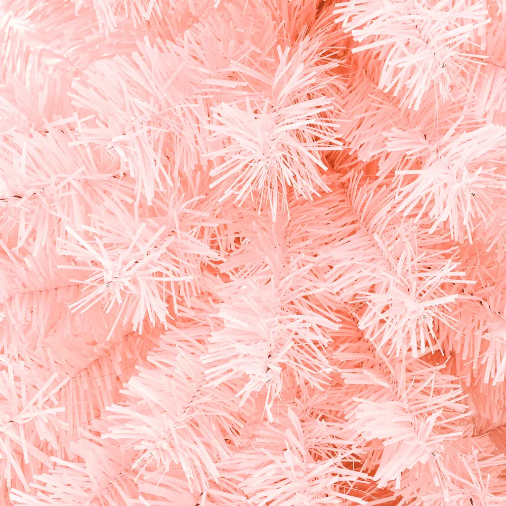 Rosa kunstig juletre i stue