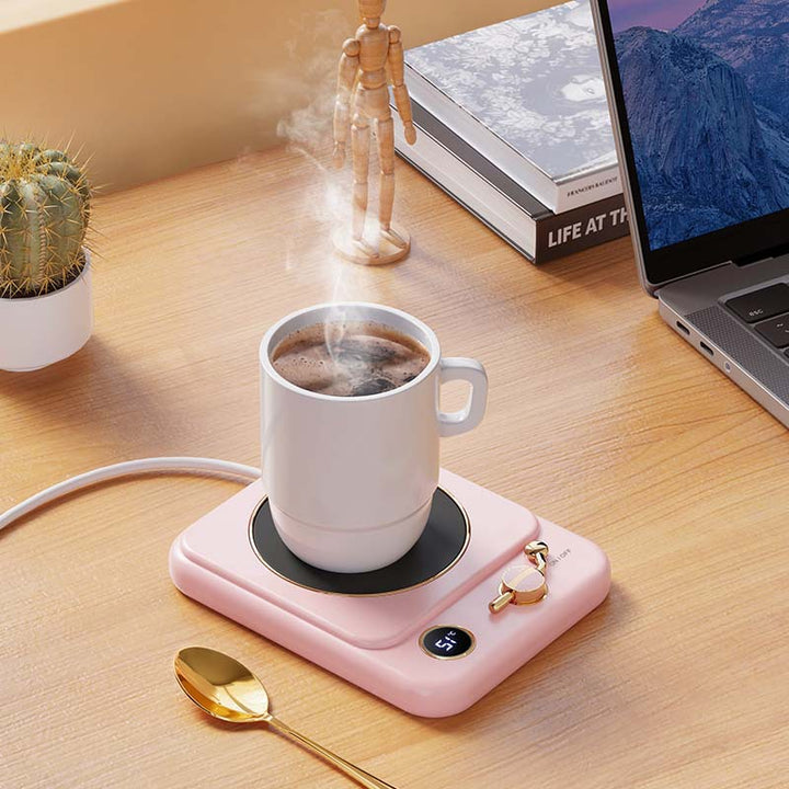 Retro koppvarmer med kaffekopp på kjøkkenbenk