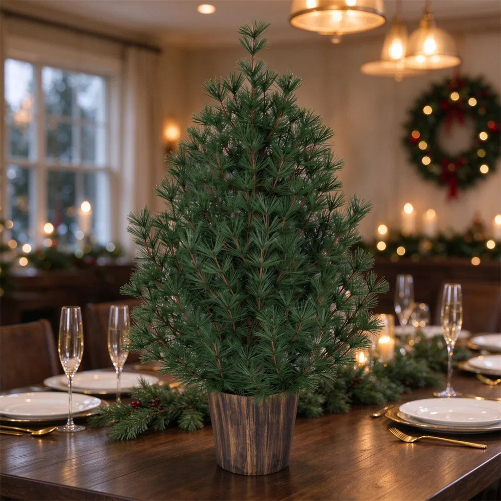 Lite juletre i gullfarget vintagepotte