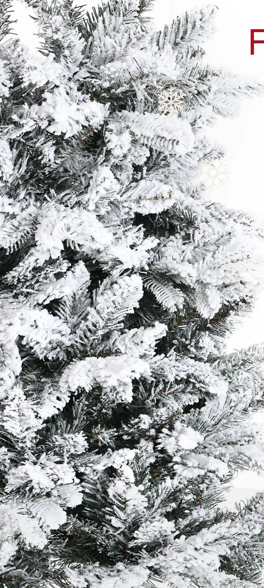 Stort snødekt juletre med hengende grener