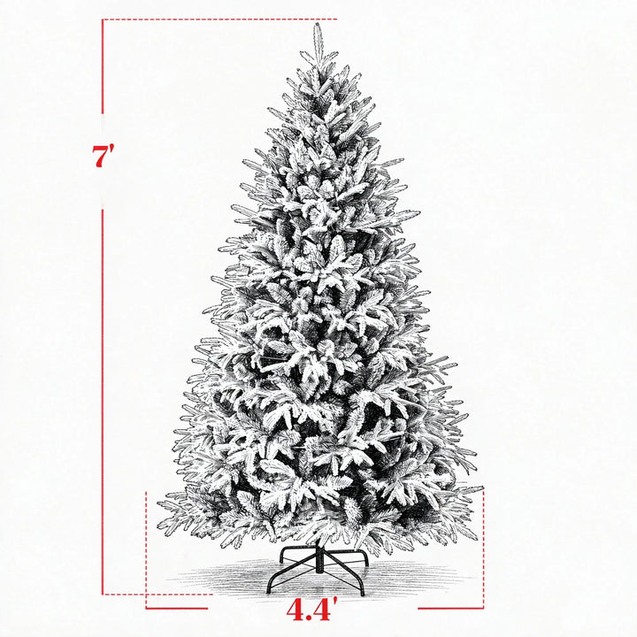Fyldig snødekt juletre med varmhvite lys