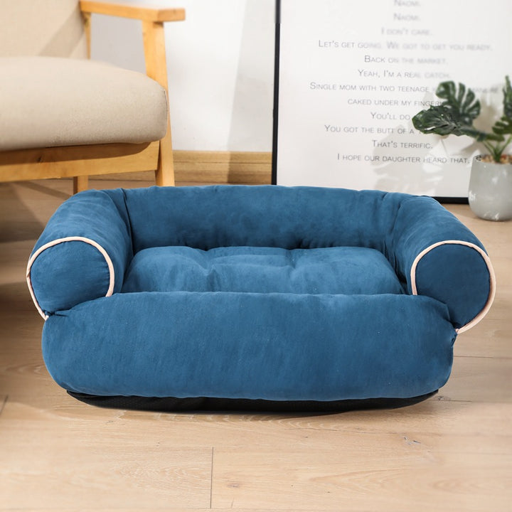Hundeseng formet som sofa med kanter