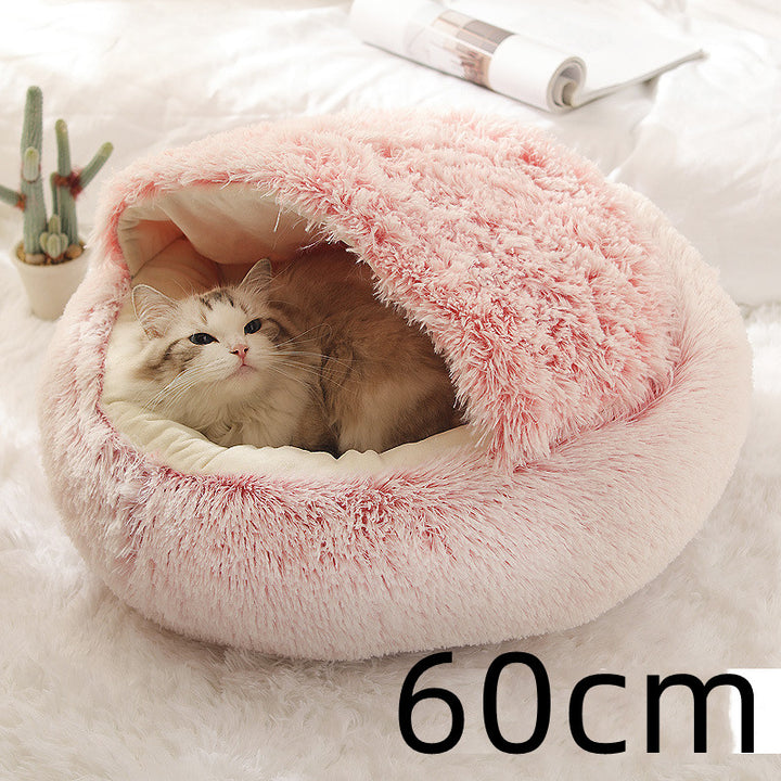 Katt i rund plysjseng med hette