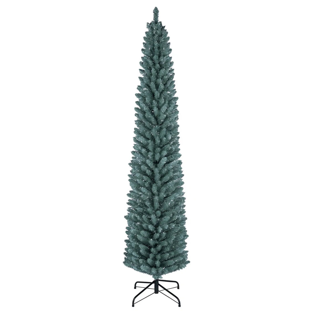 Smalt juletre med frostede sølvnåler